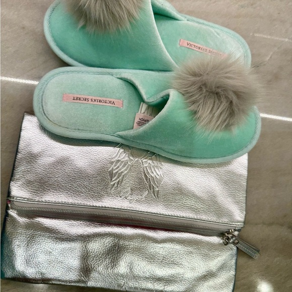 Victoria's Secret Slippers w/Cosmetic Bag - Picture 2 of 16